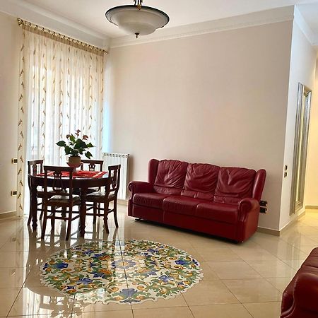 A Casa Di Don Peppino Apartman Salerno Kültér fotó