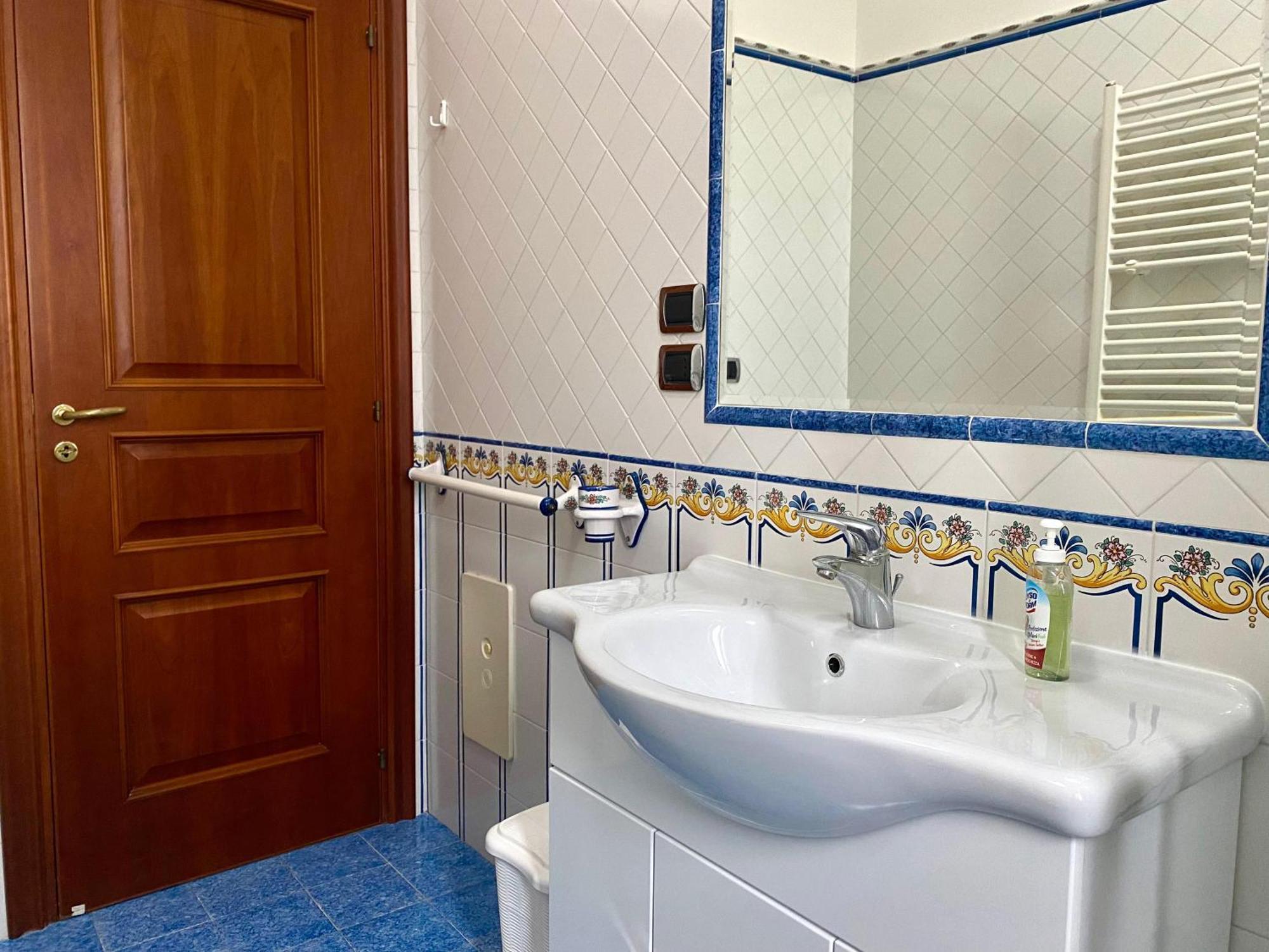 A Casa Di Don Peppino Apartman Salerno Kültér fotó